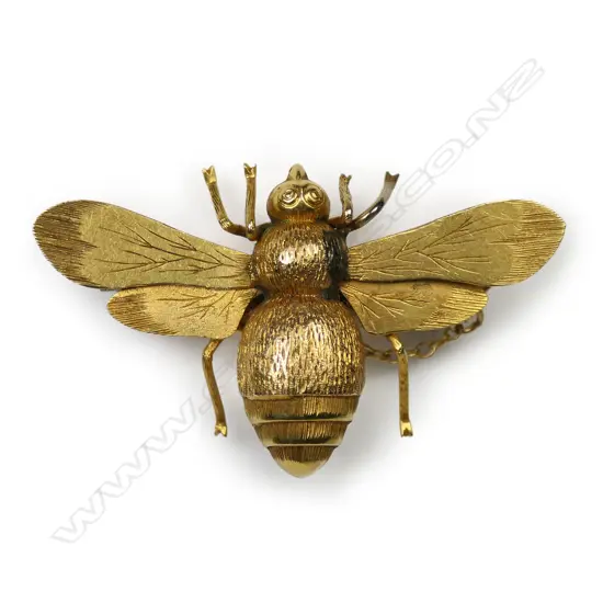 An early 20thC 15ct gold bee brooch,