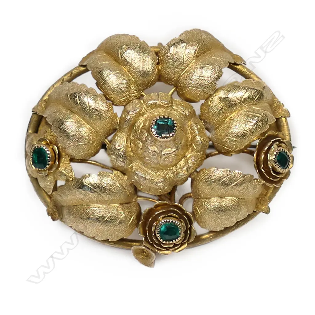A Victorian 15ct gold sculpted leafy and floral brooch, Image 1++