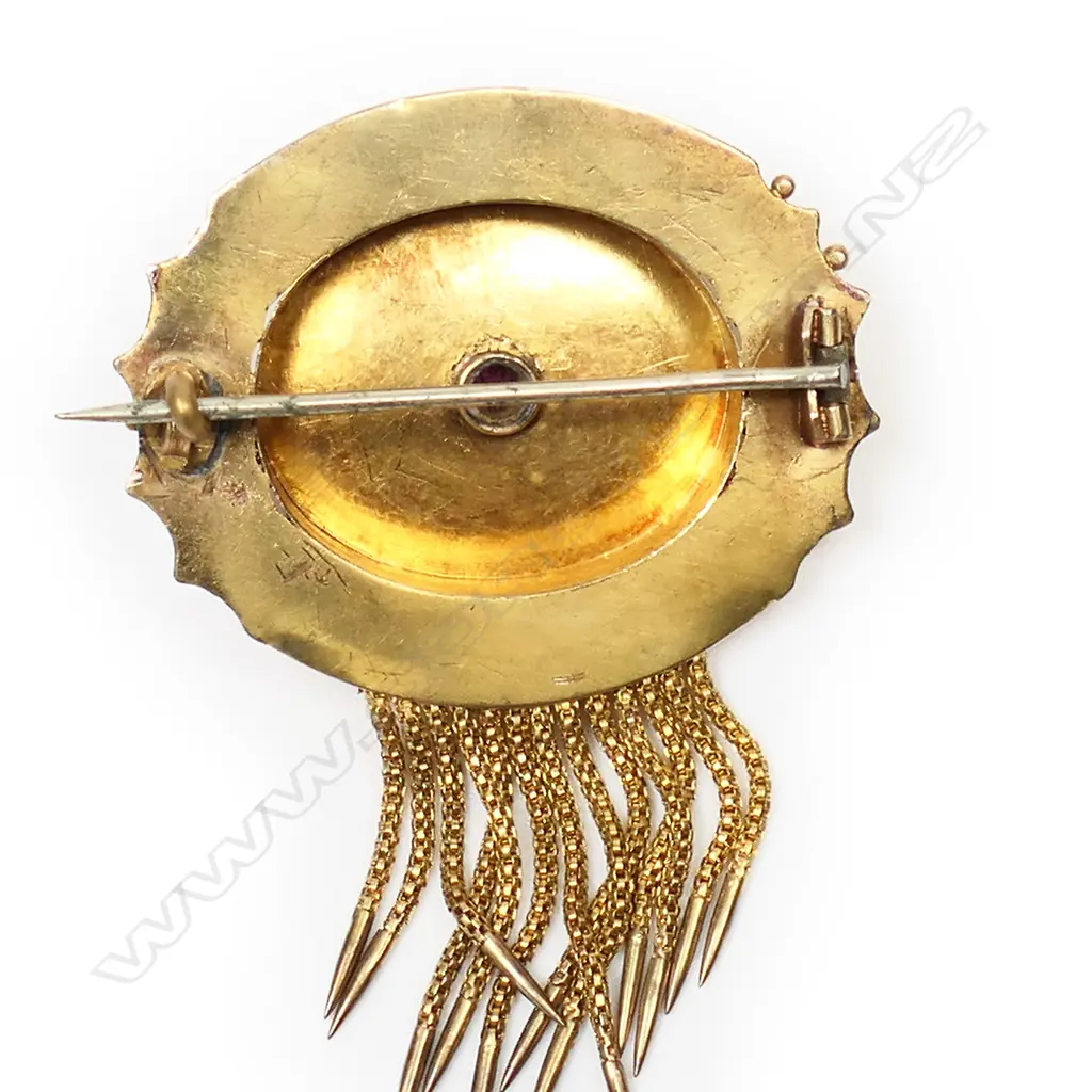 A Victorian 15ct gold fancy tassel fringed brooch, Image 1++