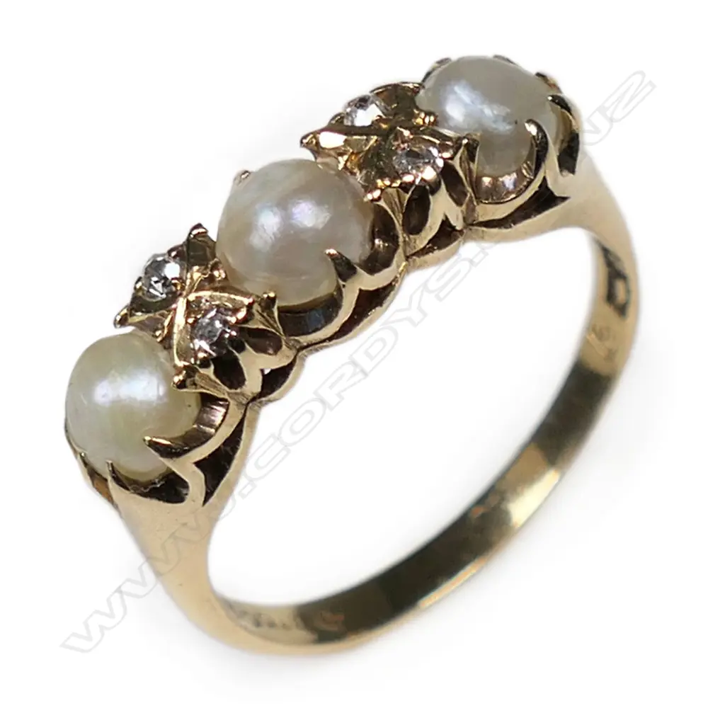 An estate 18ct gold pearl and diamond ring, Image 1++