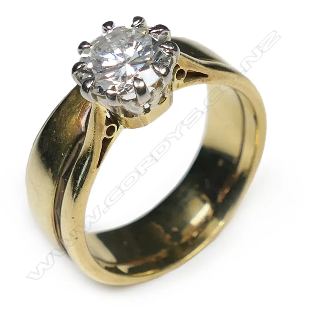 An 18ct gold and diamond solitaire ring, Image 1++