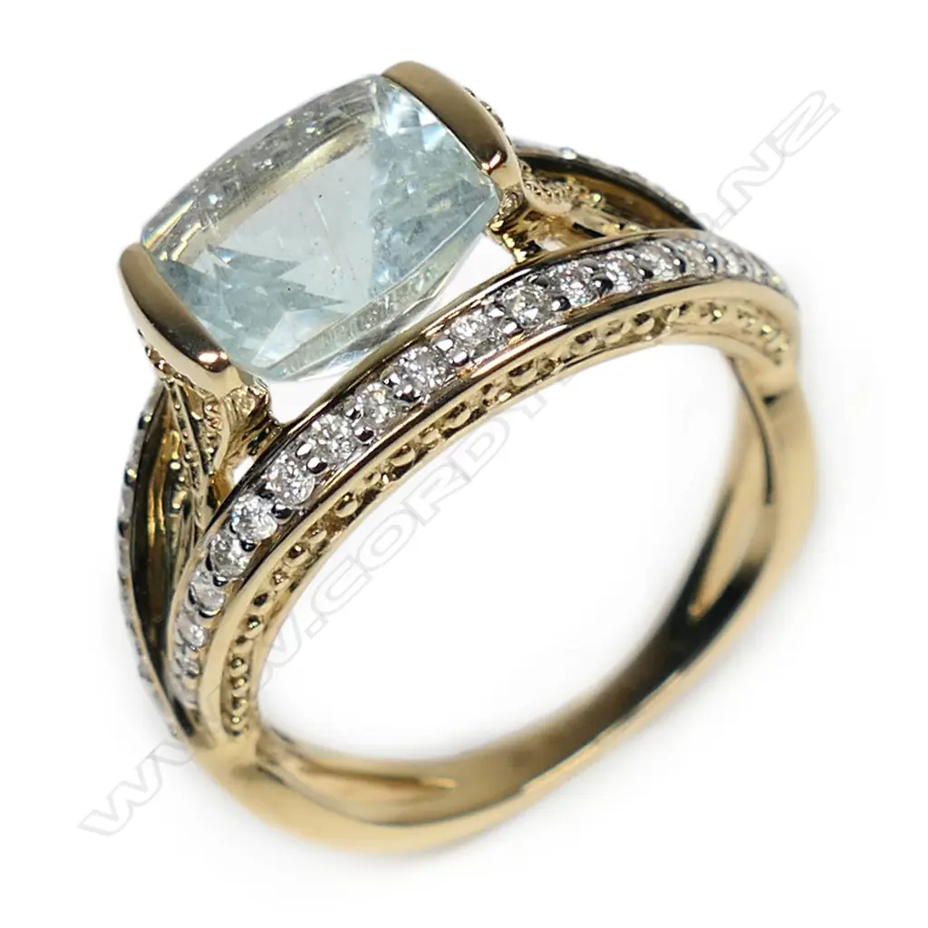 A 14ct gold aquamarine and diamond cocktail ring, Image 1++