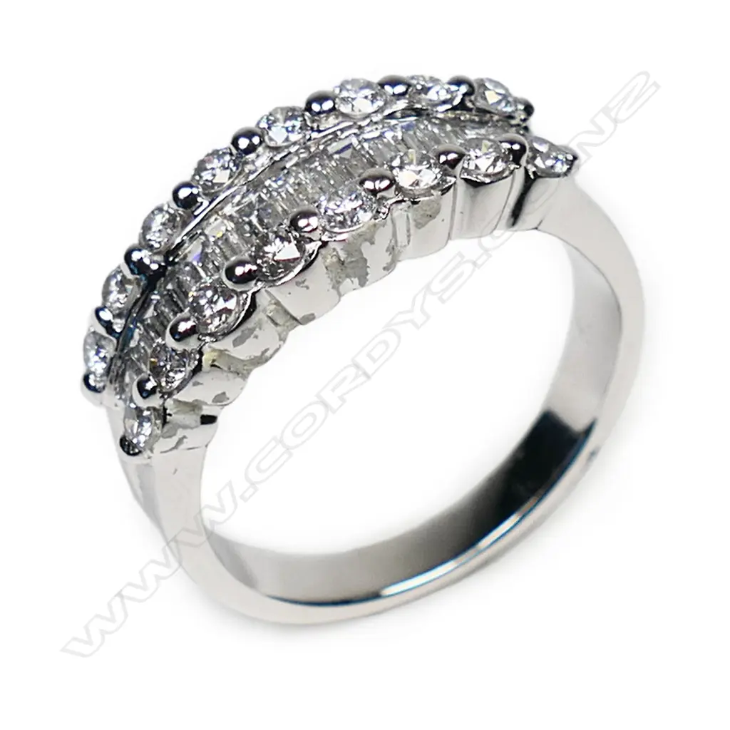 An 18ct white and yellow gold multi diamond ring, Image 1++