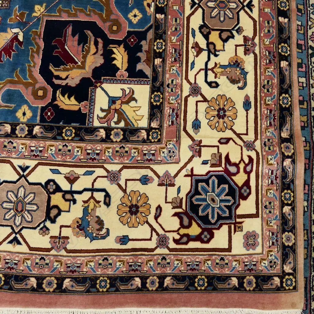 A large Iranian Heriz finely knotted carpet, Image 1++