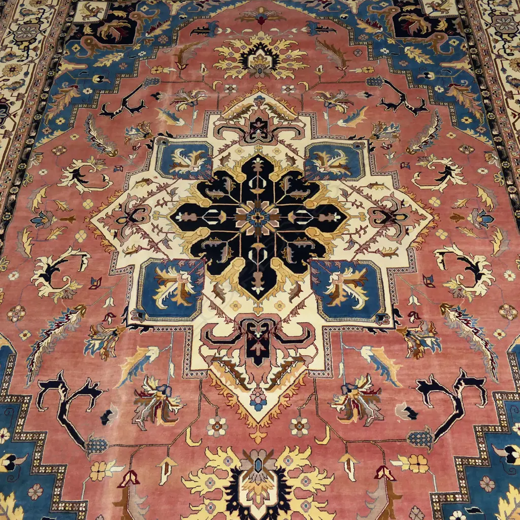 A large Iranian Heriz finely knotted carpet, Image 1++
