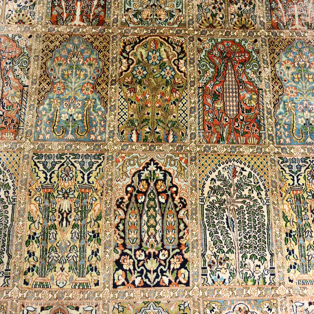 A large Indian Kashmir silk on cotton carpet, Image 1++