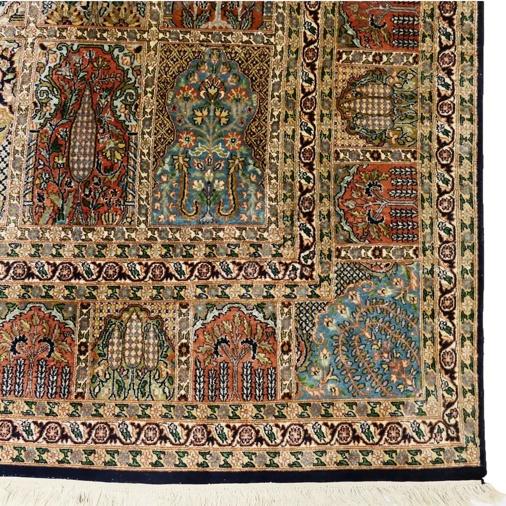 A large Indian Kashmir silk on cotton carpet, Image 1++
