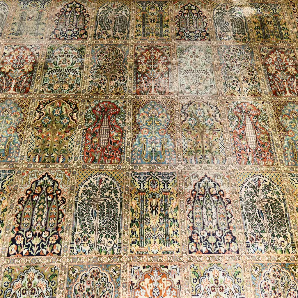 A large Indian Kashmir silk on cotton carpet, Image 1++