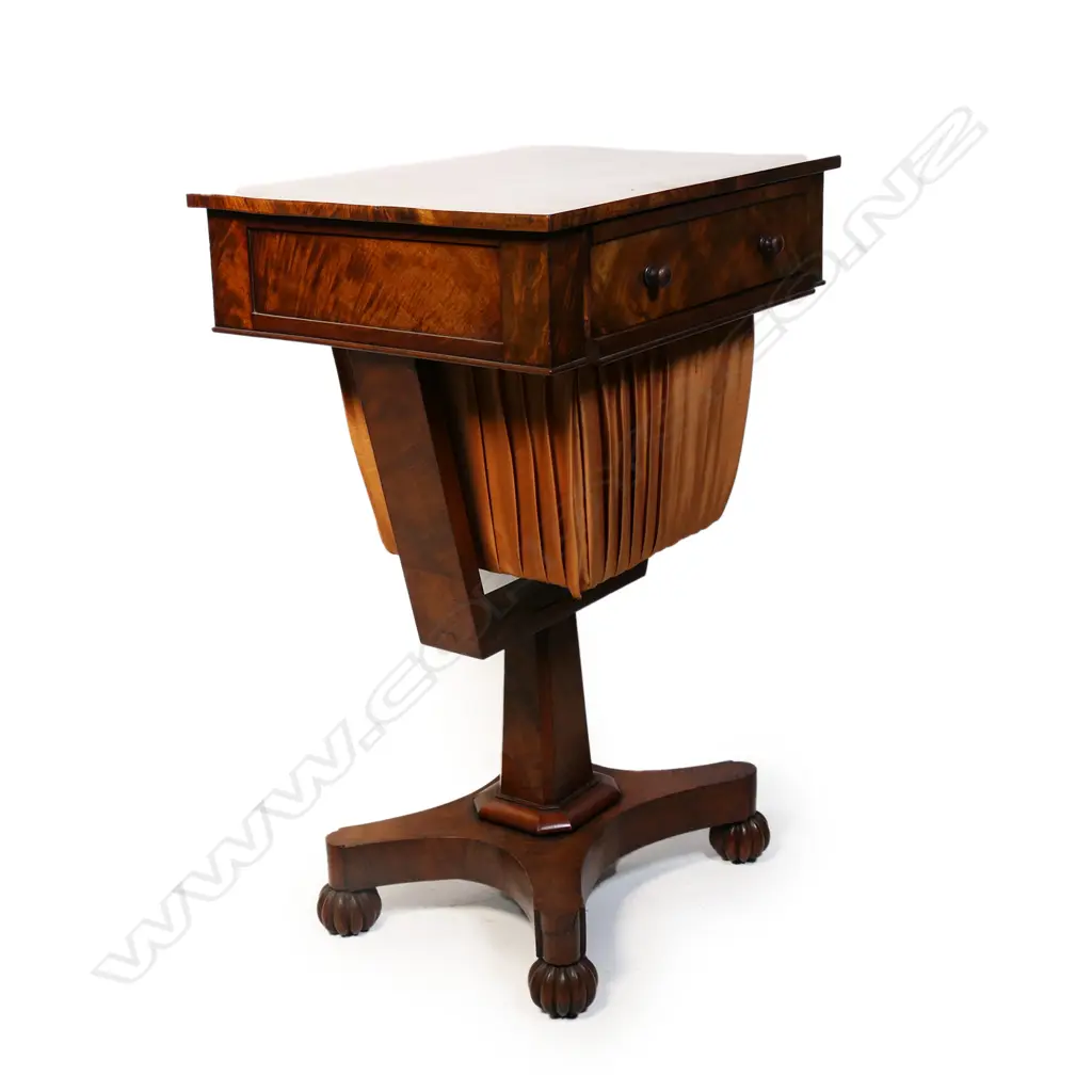 A Victorian flame mahogany work table, Image 1++