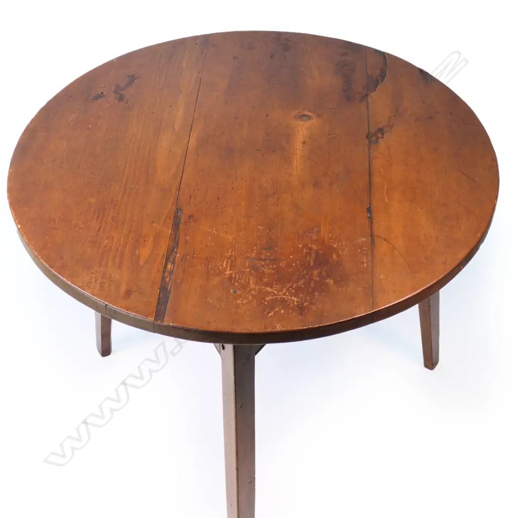 An antique pine cricket table, Image 1++