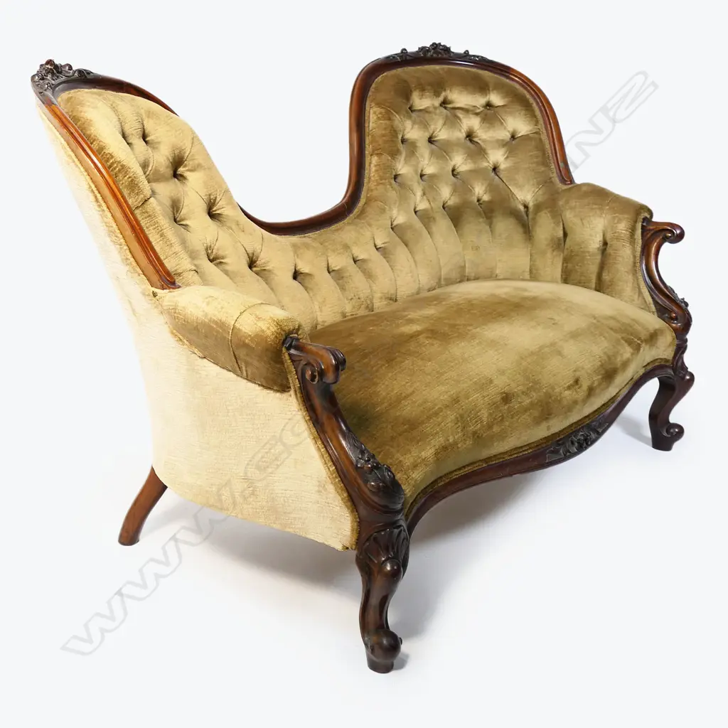 A Victorian walnut double ended chaise longue, Image 1++