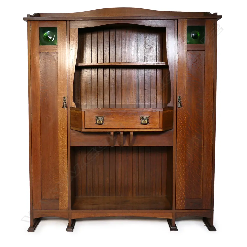 An oak Arts and Crafts sideboard, Image 1++