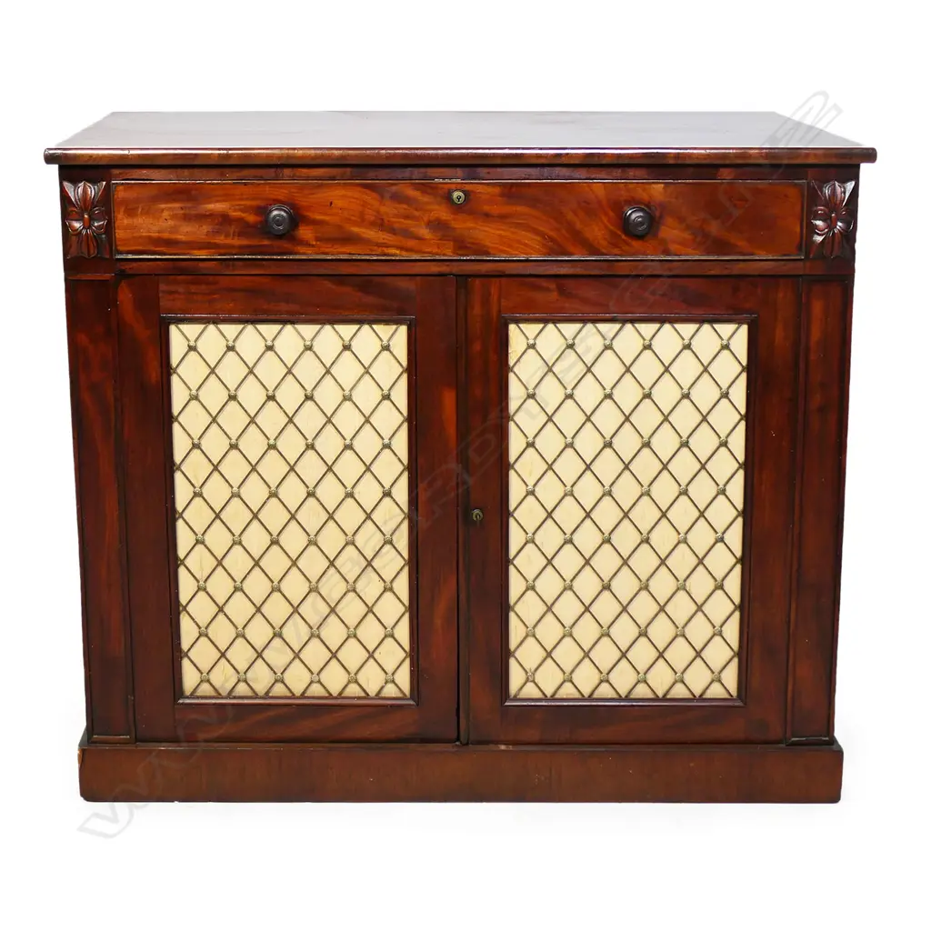 A Regency flame mahogany credenza, Image 1++