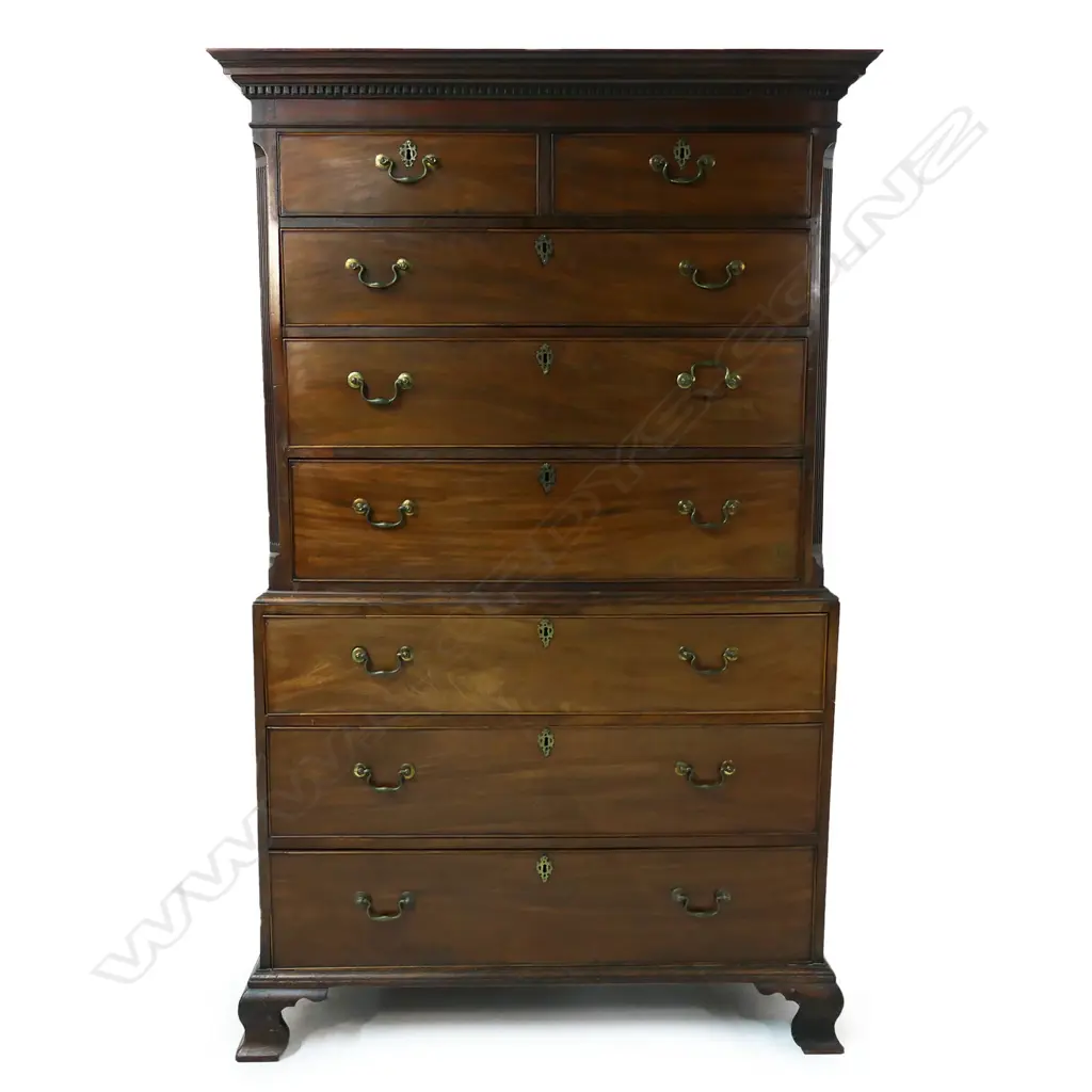 An early 19thC mahogany chest on chest, Image 1++