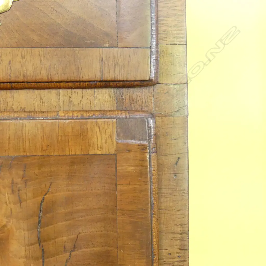 An 18thC walnut chest on chest, Image 1++