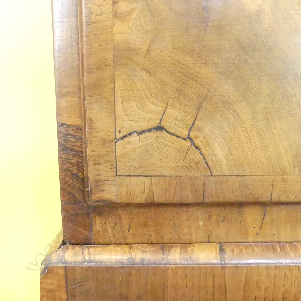 An 18thC walnut chest on chest, Image 1++