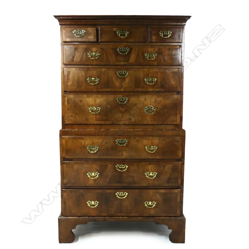 An 18thC walnut chest on chest, Image 1++