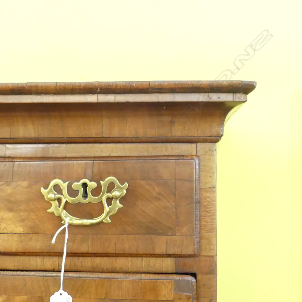 An 18thC walnut chest on chest, Image 1++