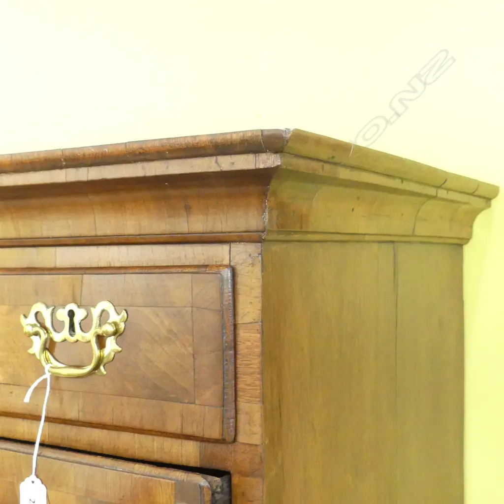 An 18thC walnut chest on chest, Image 1++