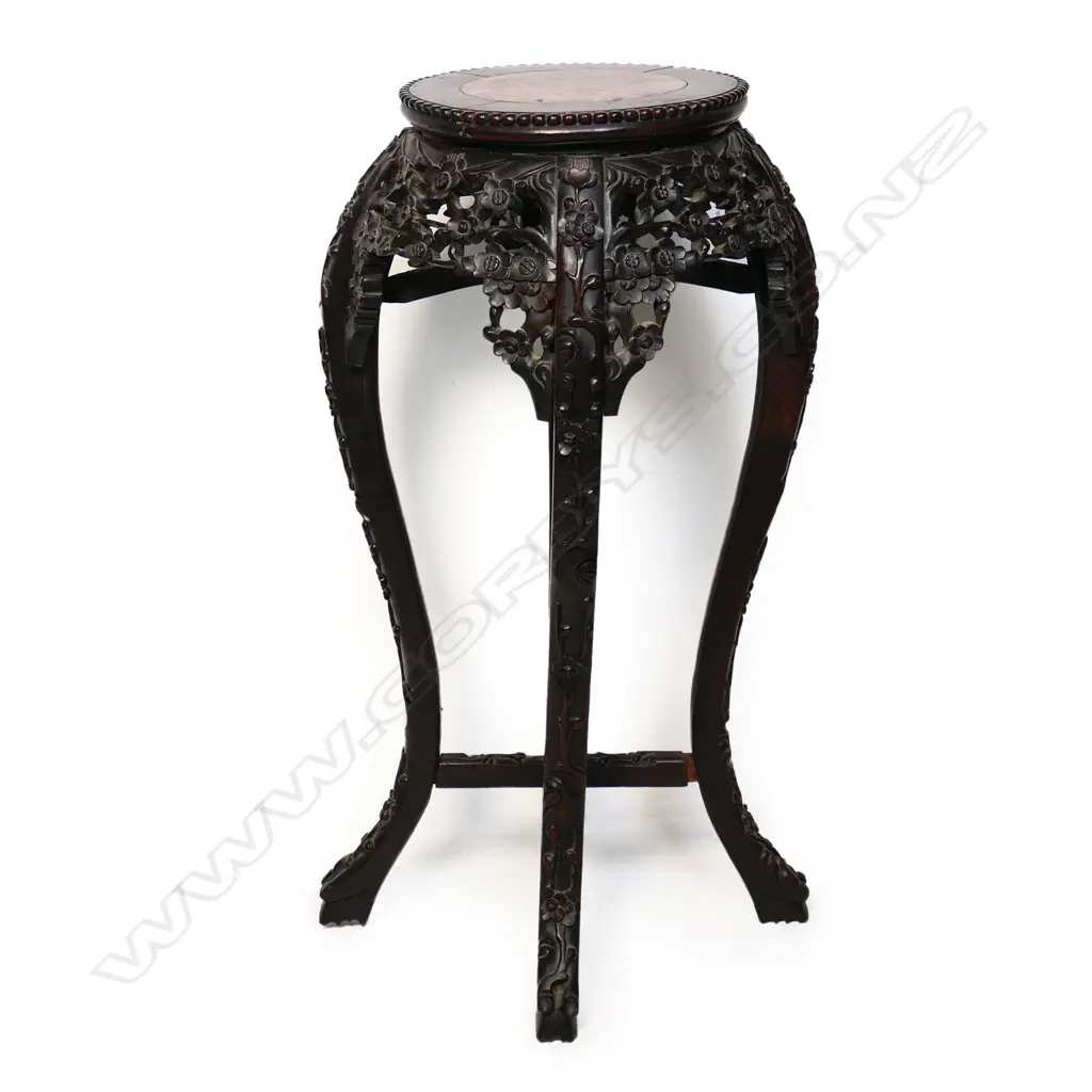 A Chinese rosewood vase stand, Image 1++