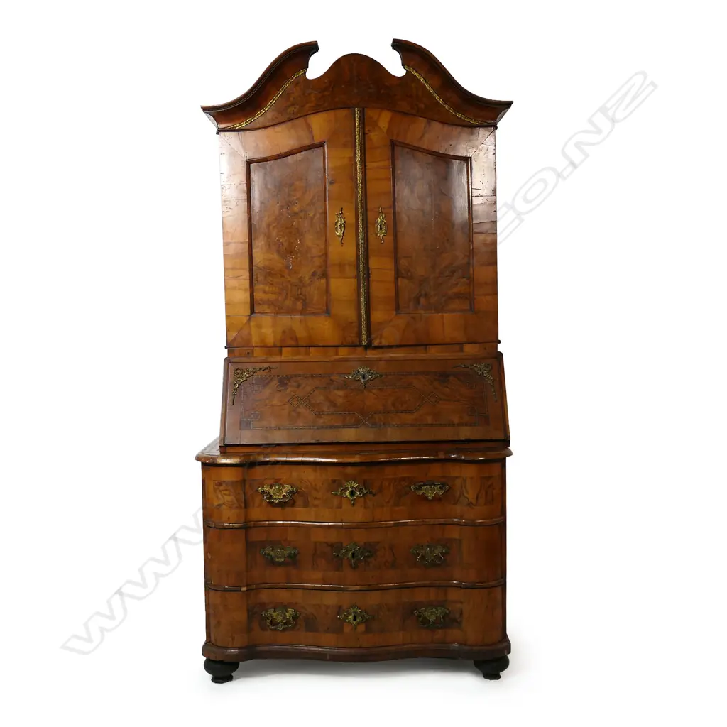 A 19thC German walnut bombe bureau bookcase, Image 1++
