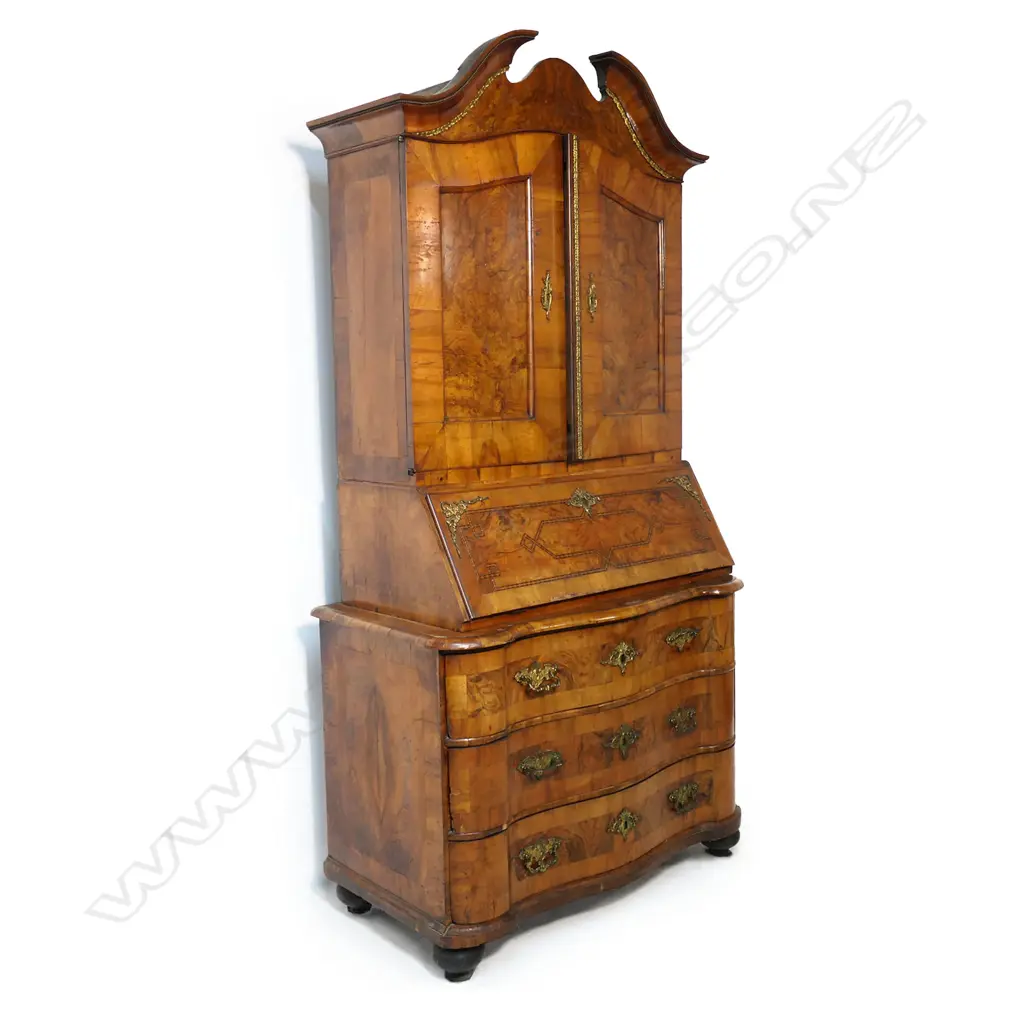 A 19thC German walnut bombe bureau bookcase, Image 1++