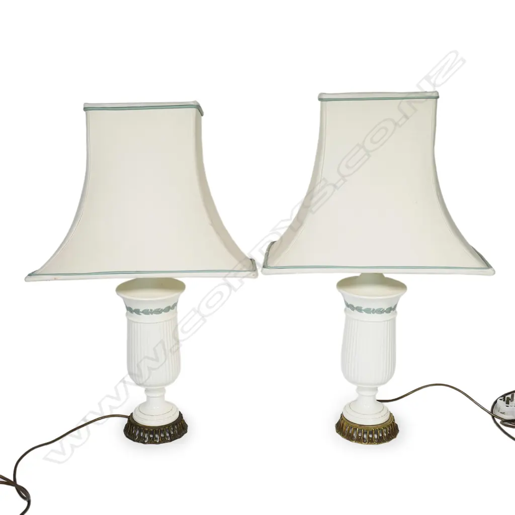 A pair of Wedgwood Queens Ware table lamps, Image 1++