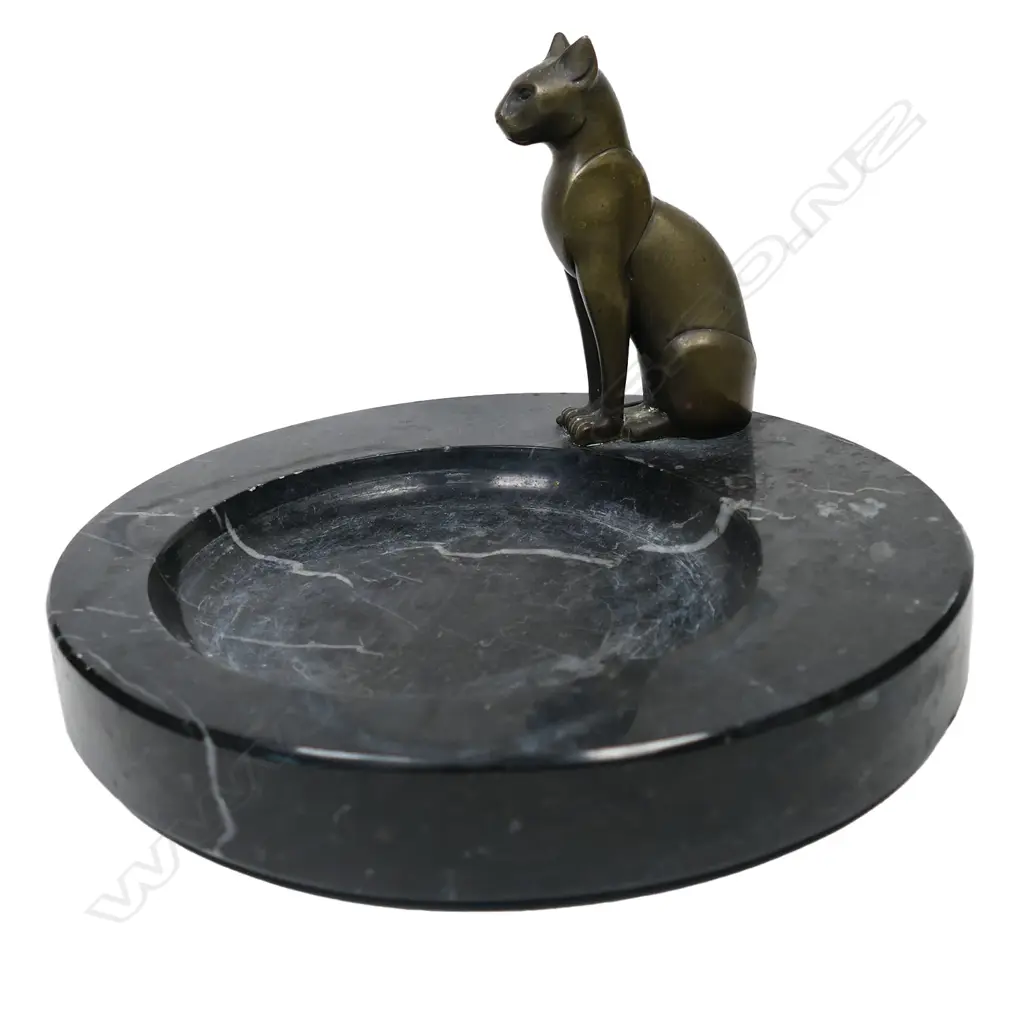 An Art Deco bronze cat on marble plate, Image 1++