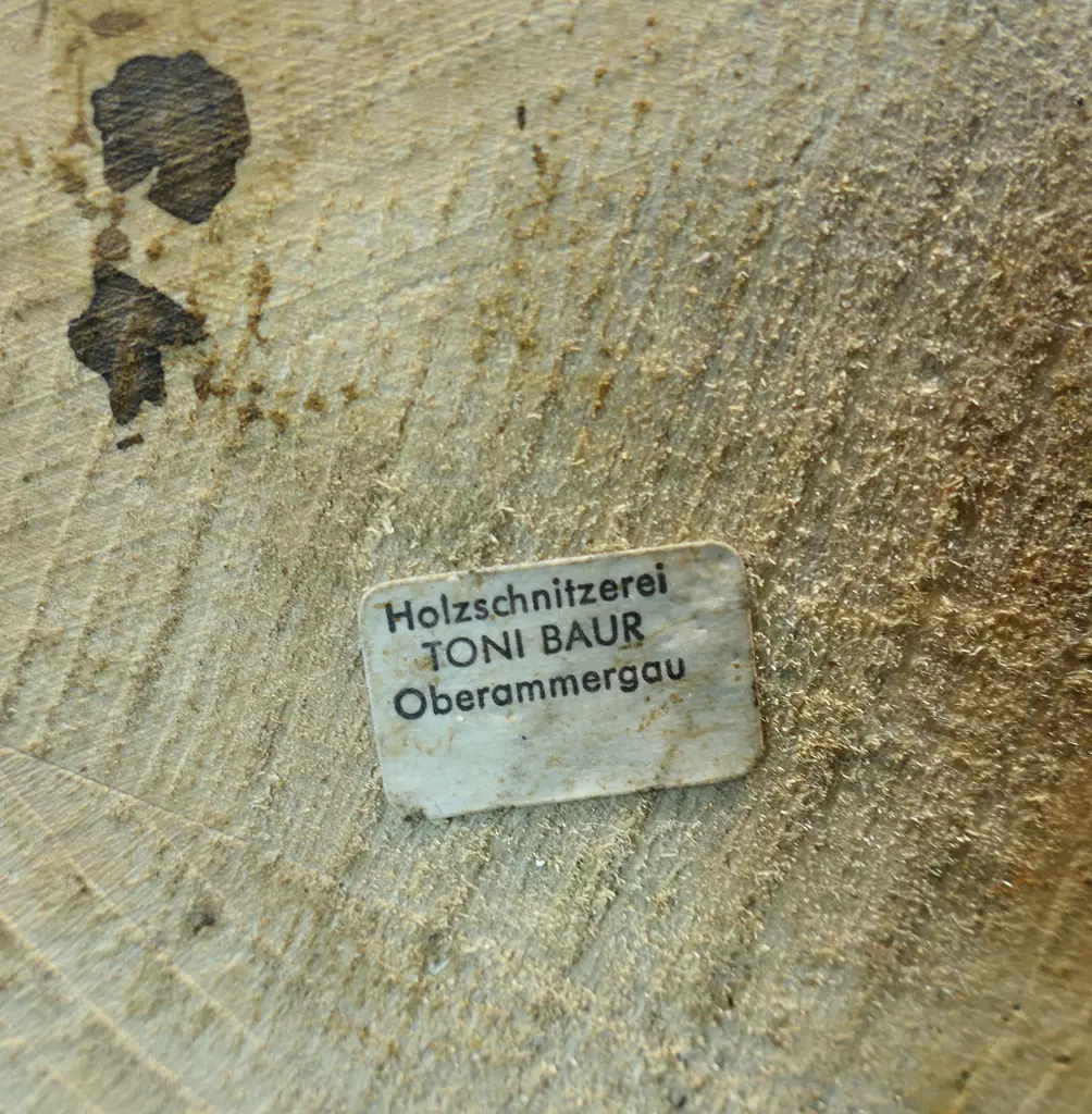 A vintage Continental carved figure of Madonna and Child, Image 1++