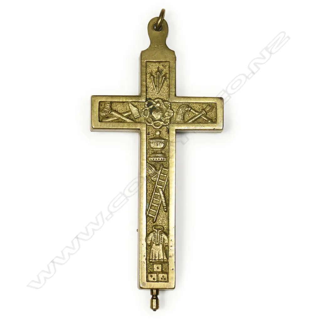 A small brass crucifix reliquary, Image 1++