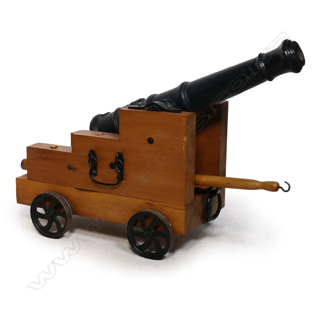 A cast iron 20thC model of a Victorian cannon, Image 1++