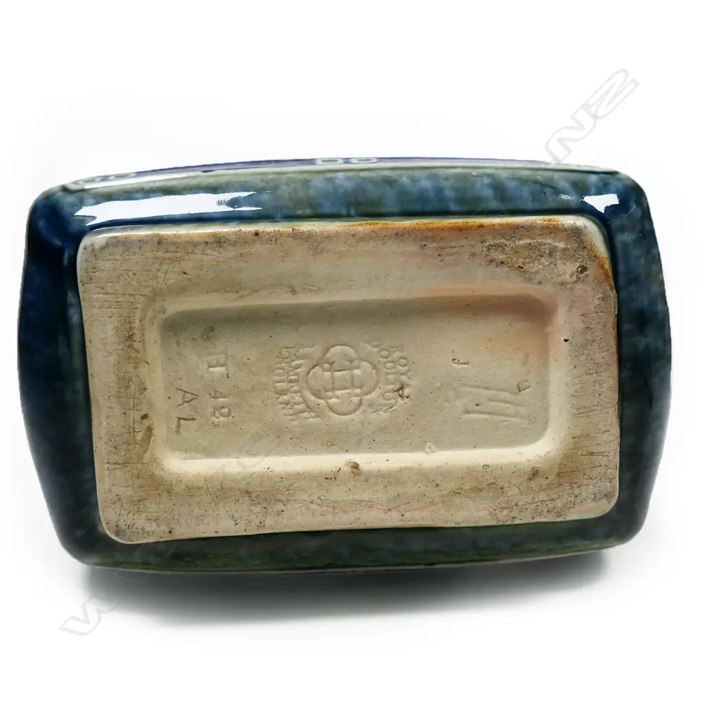 A Royal Doulton Lambeth pottery Arts and Crafts vase, Image 1++