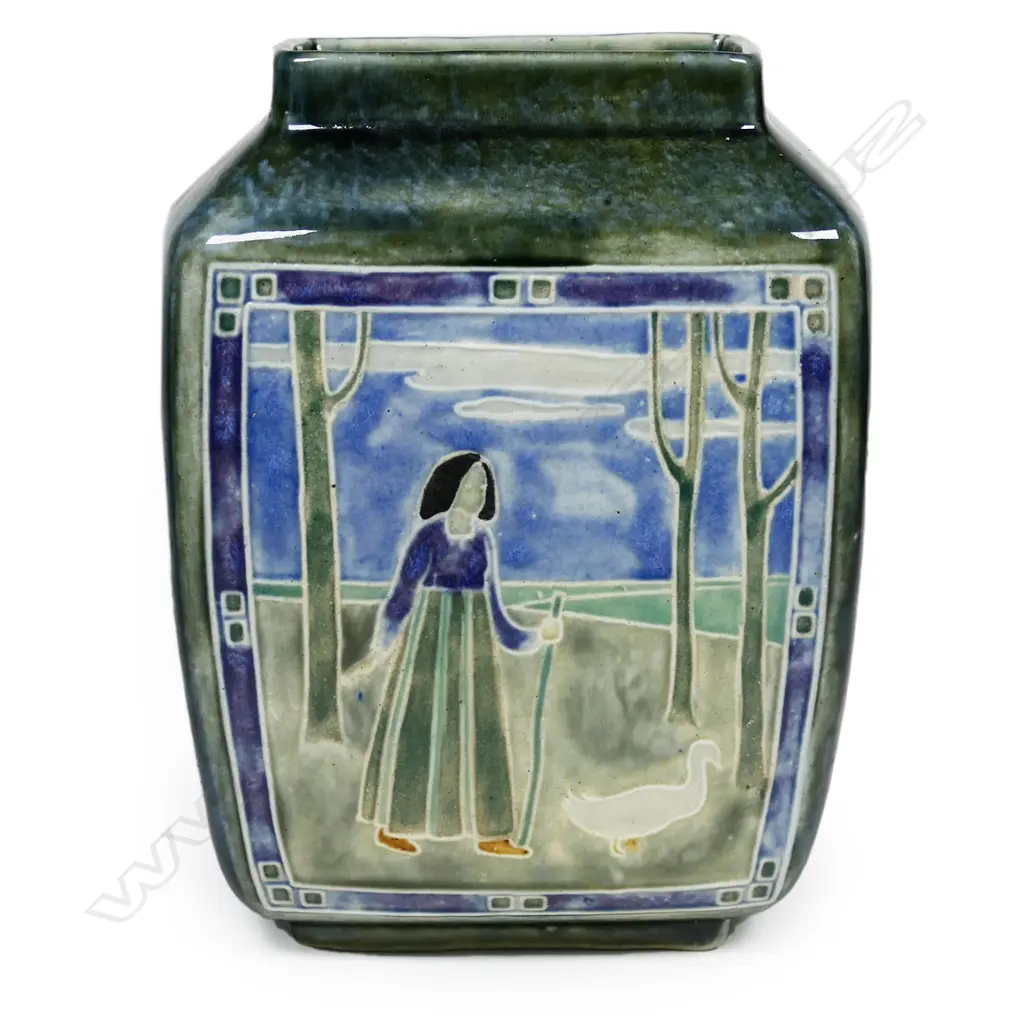 A Royal Doulton Lambeth pottery Arts and Crafts vase, Image 1++