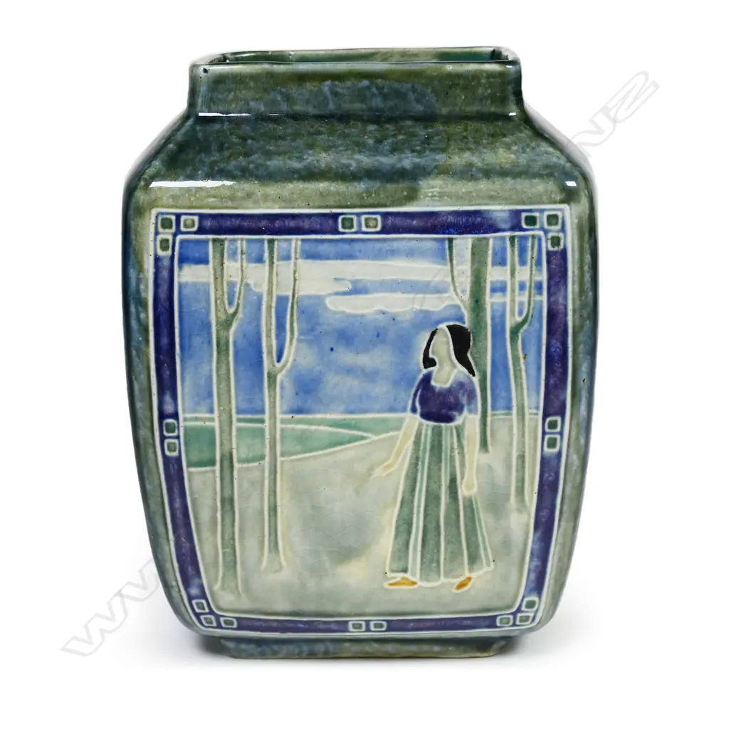 A Royal Doulton Lambeth pottery Arts and Crafts vase, Image 1++