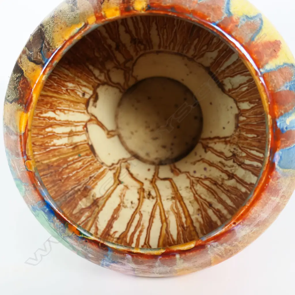 A Clarice Cliff mushroom vase, Image 1++