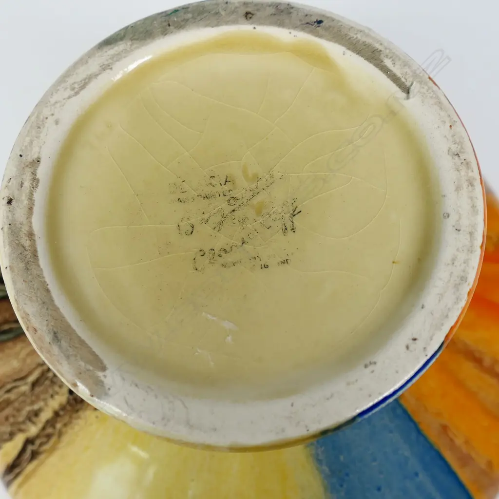 A Clarice Cliff mushroom vase, Image 1++