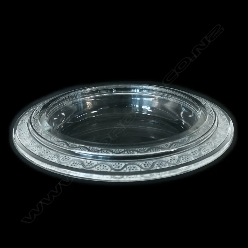 A vintage Lalique float bowl, Image 1++