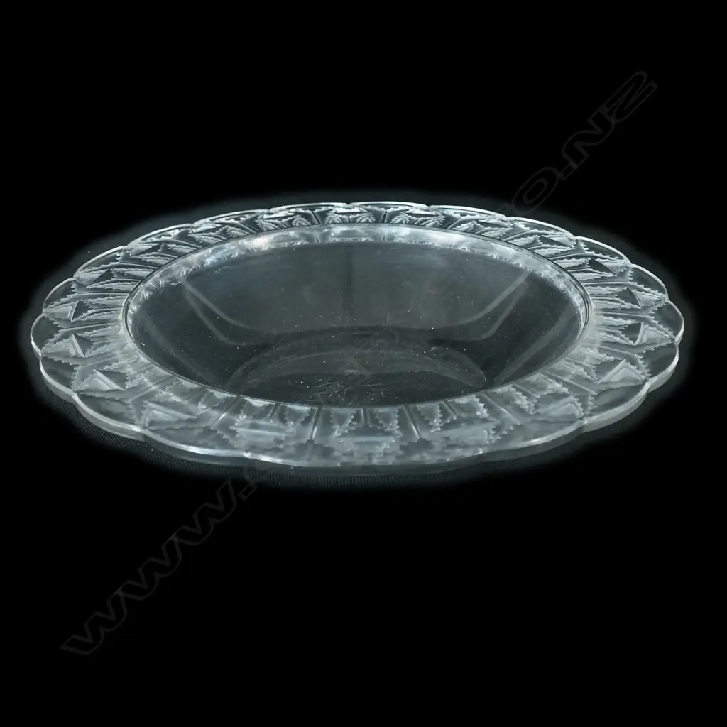 A Lalique bowl, Image 1++