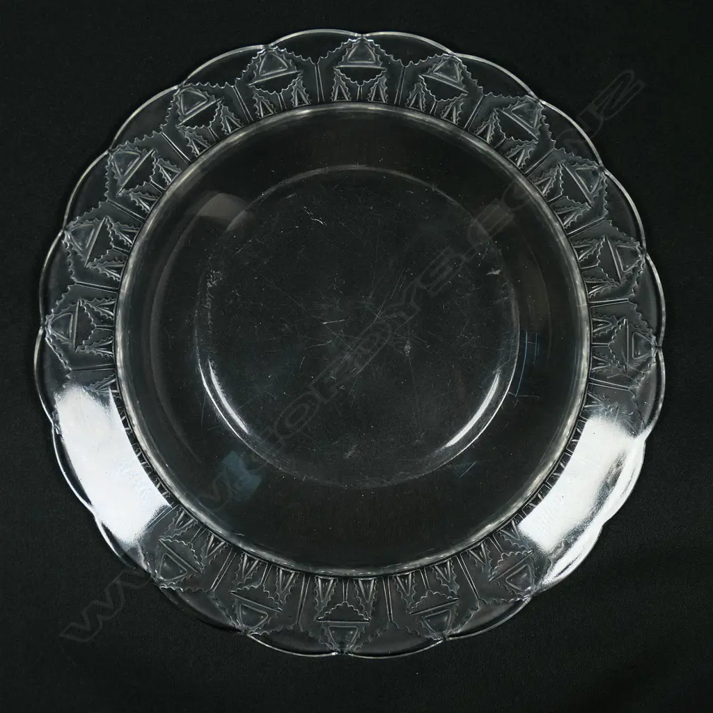 A Lalique bowl, Image 1++