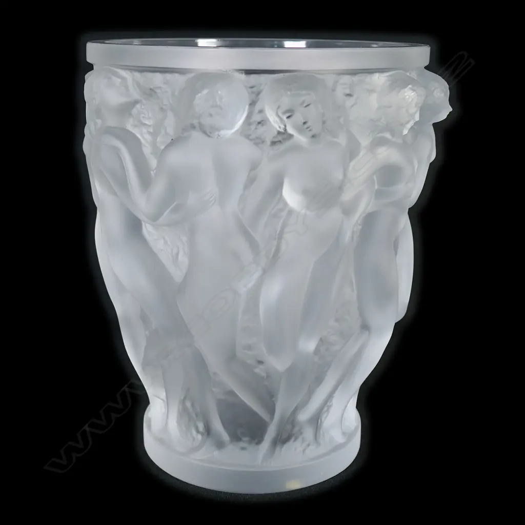 A late 20thC Lalique vase, Image 1++