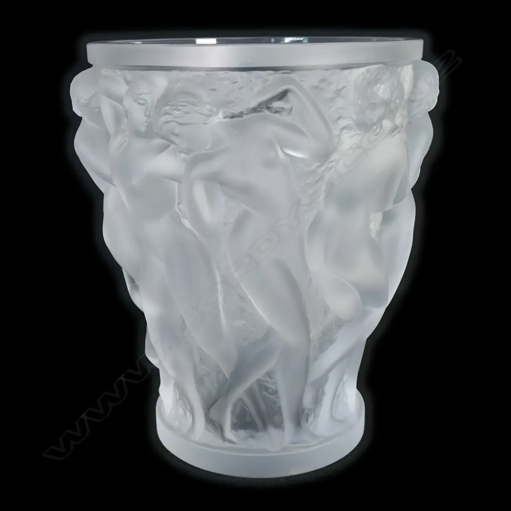 A late 20thC Lalique vase, Image 1++