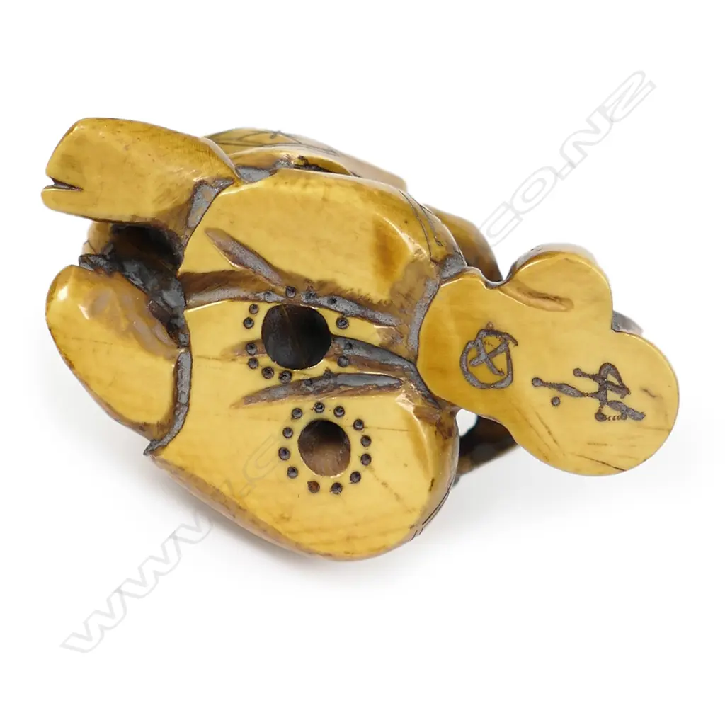 An ivory netsuke of a kneeling woman, Image 1++
