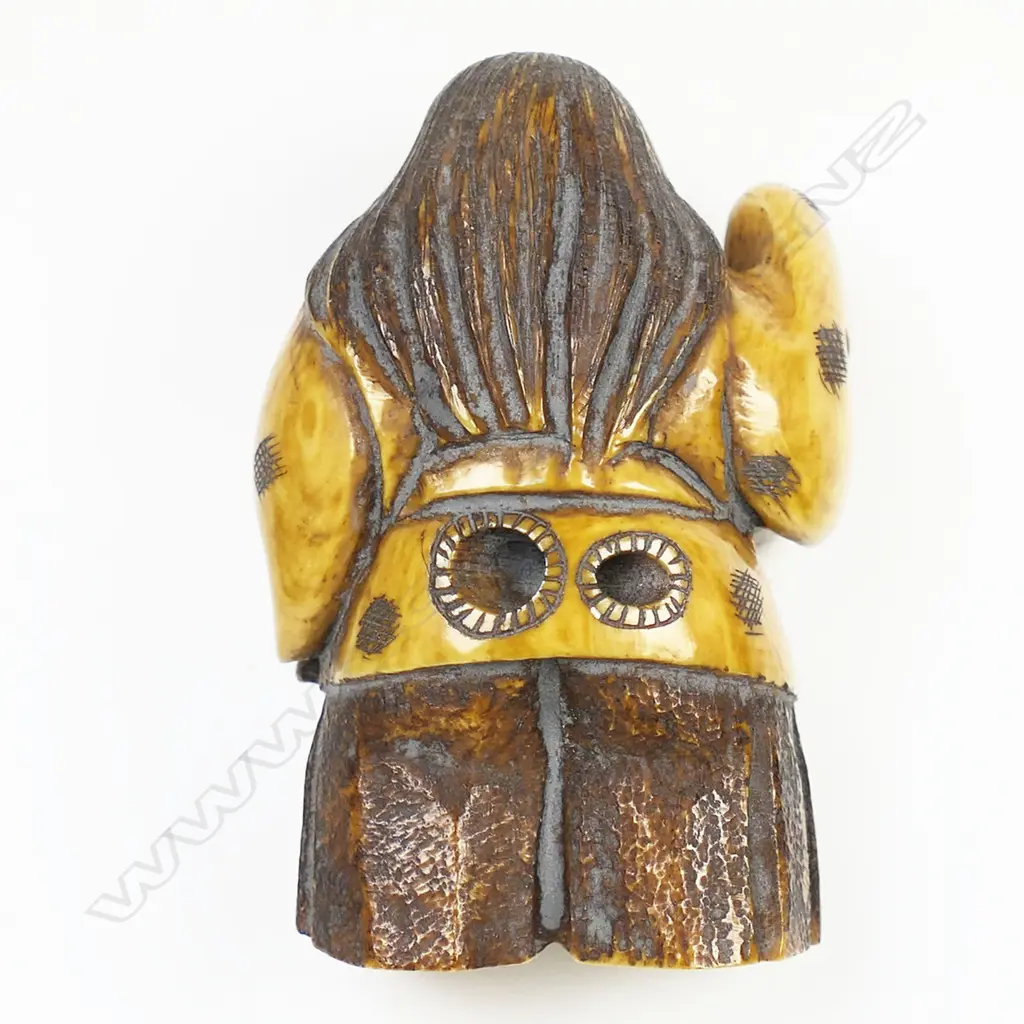 Ivory netsuke of an elderly woman, Image 1++