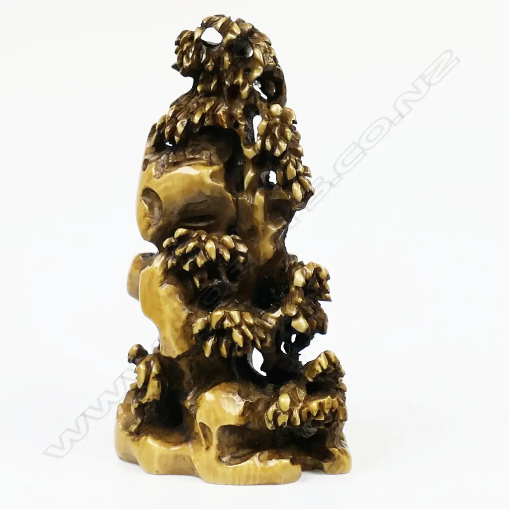 Ivory netsuke of a mountainous village scene, Image 1++