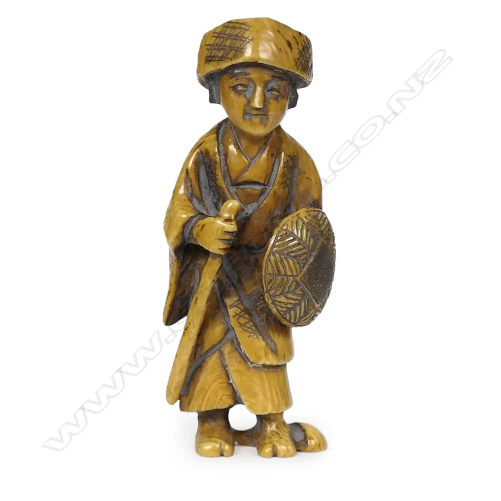 An ivory netsuke study of a woman, Image 1++