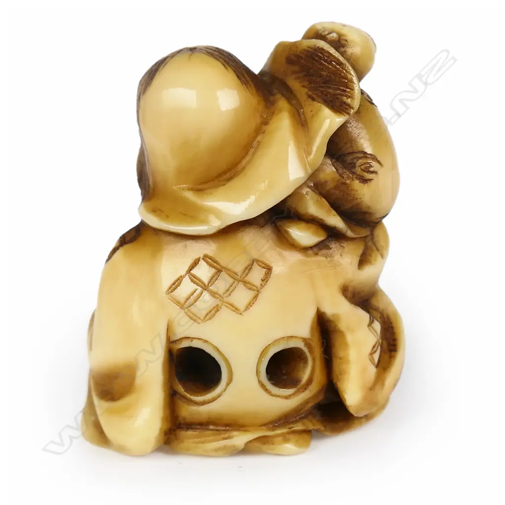 A well carved ivory netsuke study, Image 1++