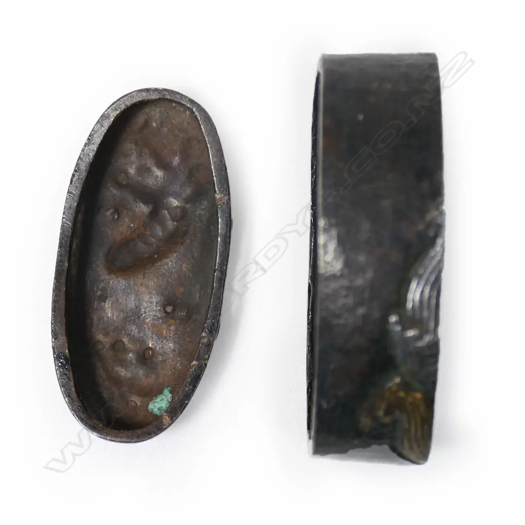 Japanese Edo period bronze fuchi and kashira sword fittings, Image 1++