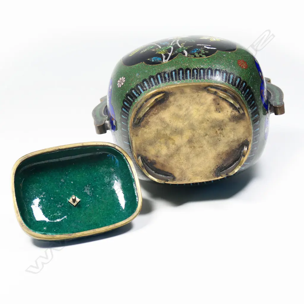 An unusual Meiji period Japanese cloisonné lidded caddy, Image 1++