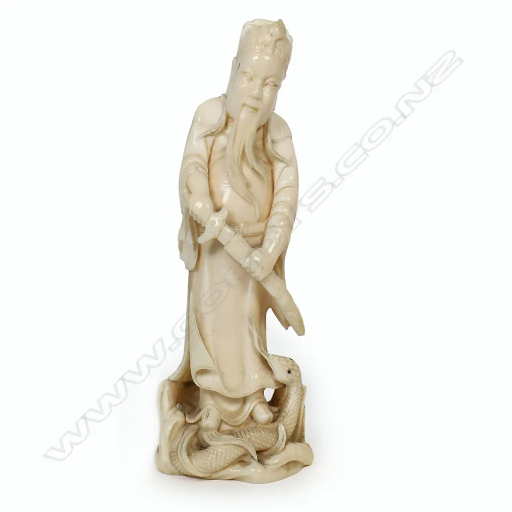 An early 20thC Chinese finely carved ivory figure of Guan Yu, Image 1++
