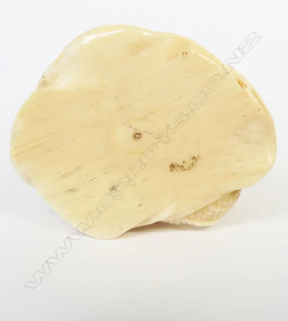 An early 20thC Chinese finely carved ivory figure of Guan Yu, Image 1++